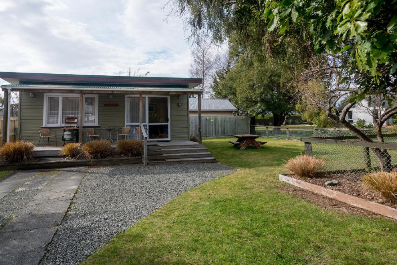 Accommodation Fiordland The Bach - One Bedroom Cottage At 226B Milford Road Те-Анау Экстерьер фото