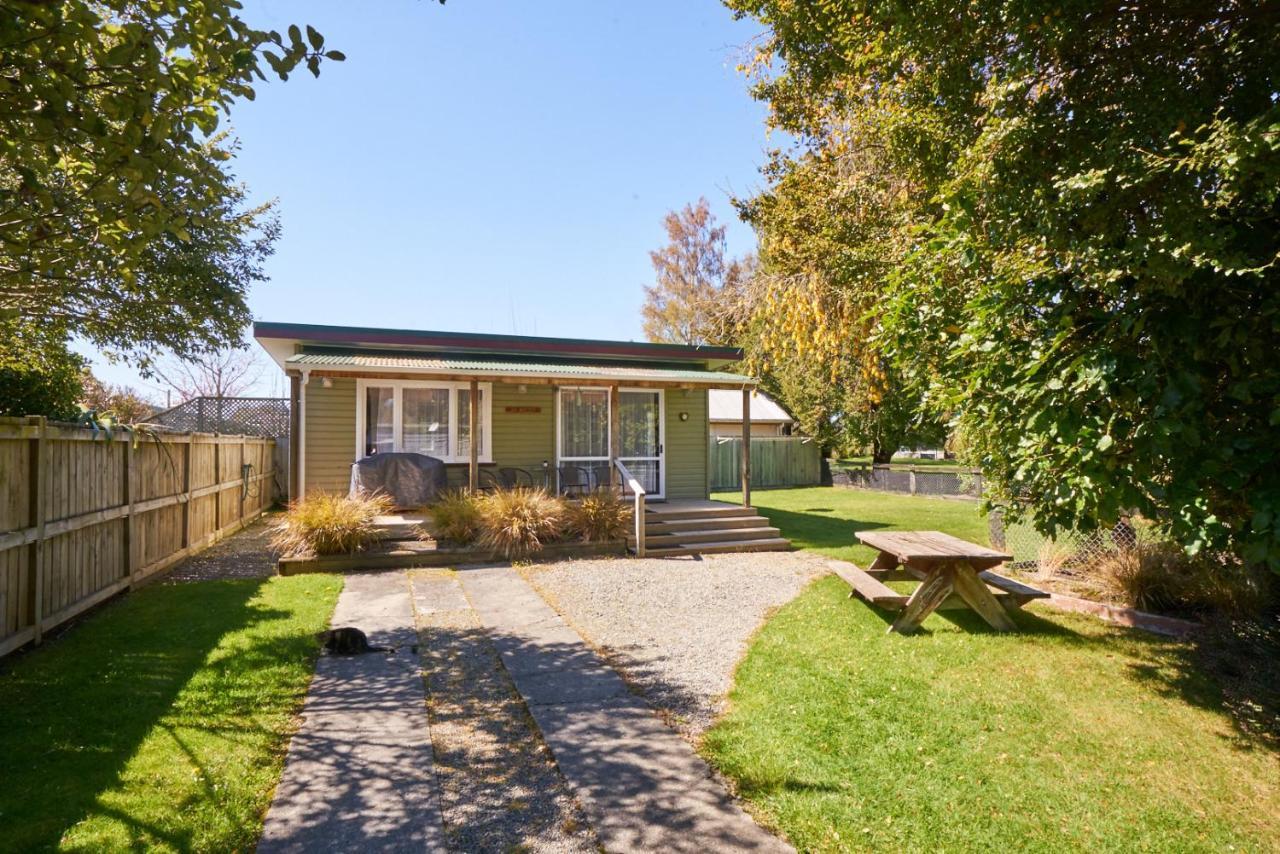 Accommodation Fiordland The Bach - One Bedroom Cottage At 226B Milford Road Те-Анау Экстерьер фото