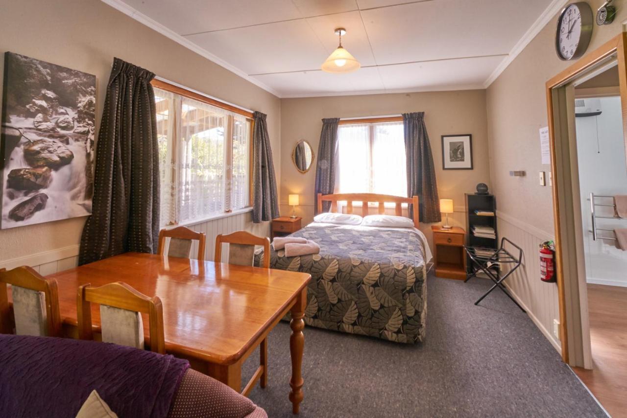 Accommodation Fiordland The Bach - One Bedroom Cottage At 226B Milford Road Те-Анау Экстерьер фото