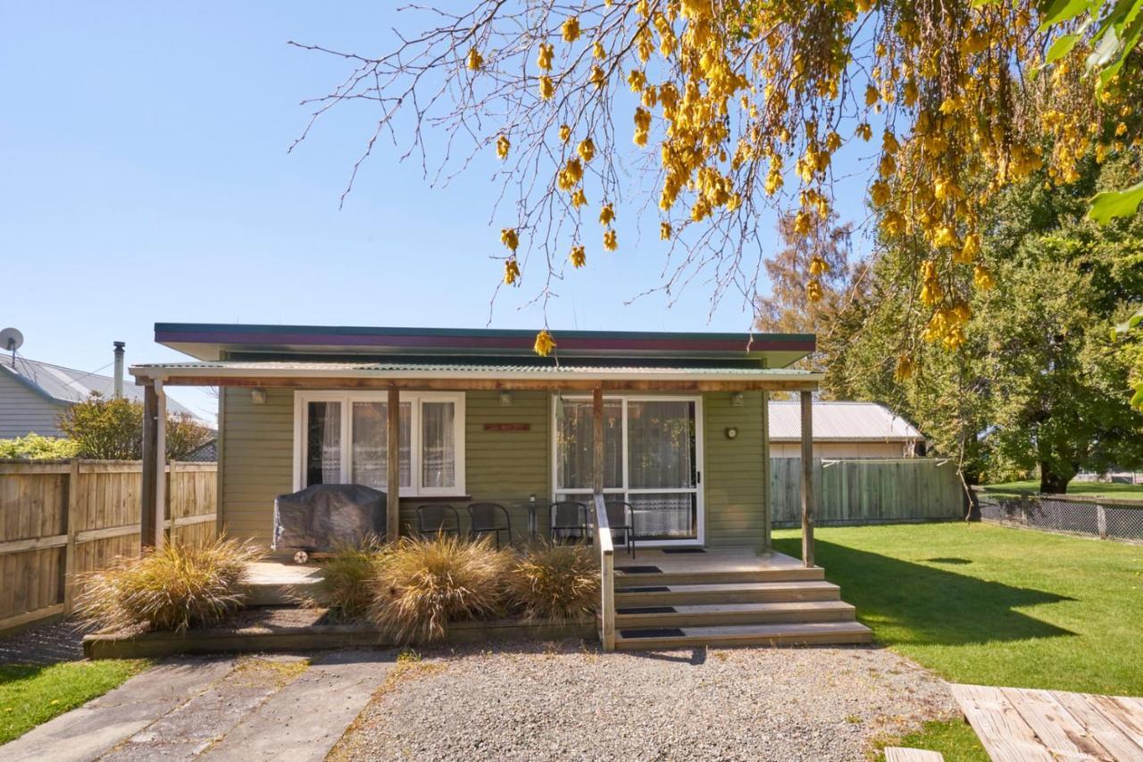 Accommodation Fiordland The Bach - One Bedroom Cottage At 226B Milford Road Те-Анау Экстерьер фото