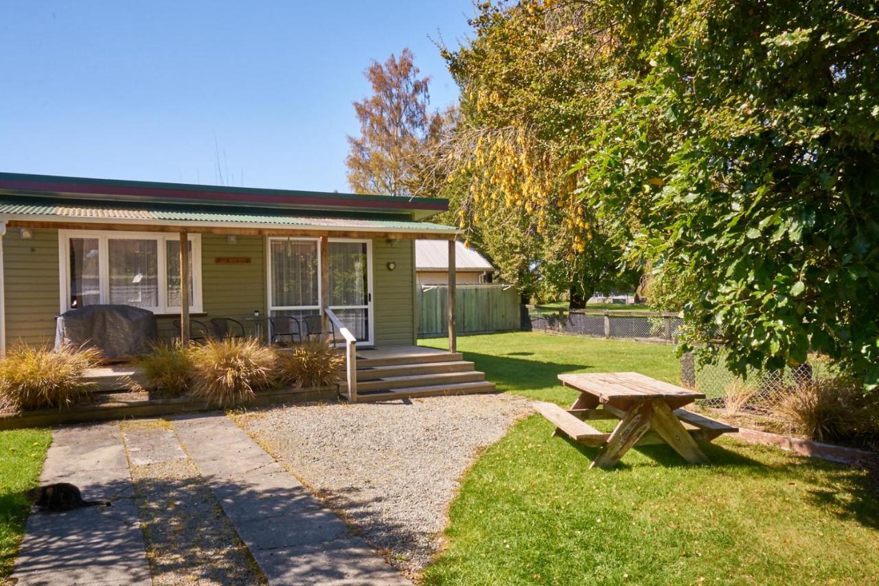 Accommodation Fiordland The Bach - One Bedroom Cottage At 226B Milford Road Те-Анау Экстерьер фото