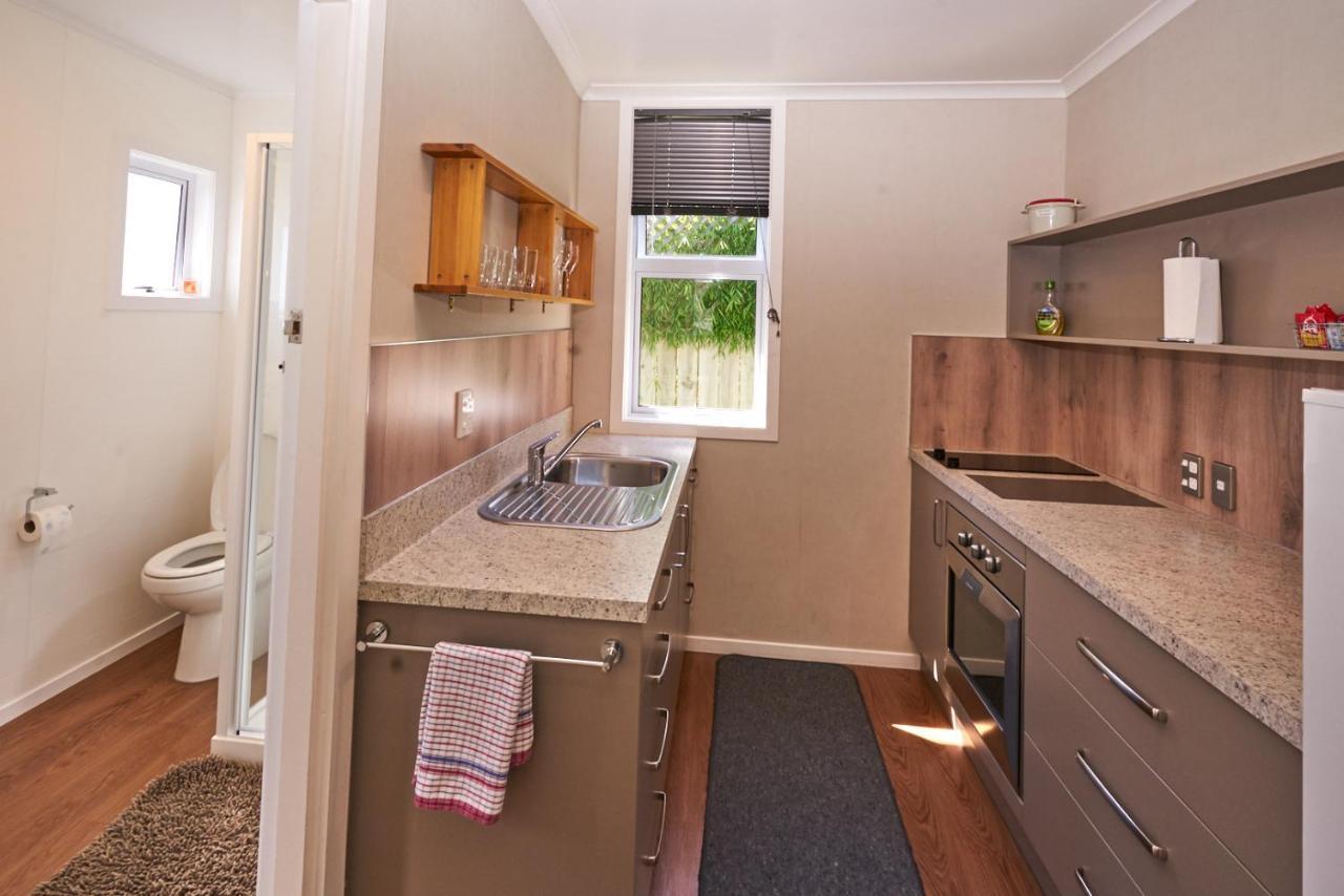Accommodation Fiordland The Bach - One Bedroom Cottage At 226B Milford Road Те-Анау Экстерьер фото