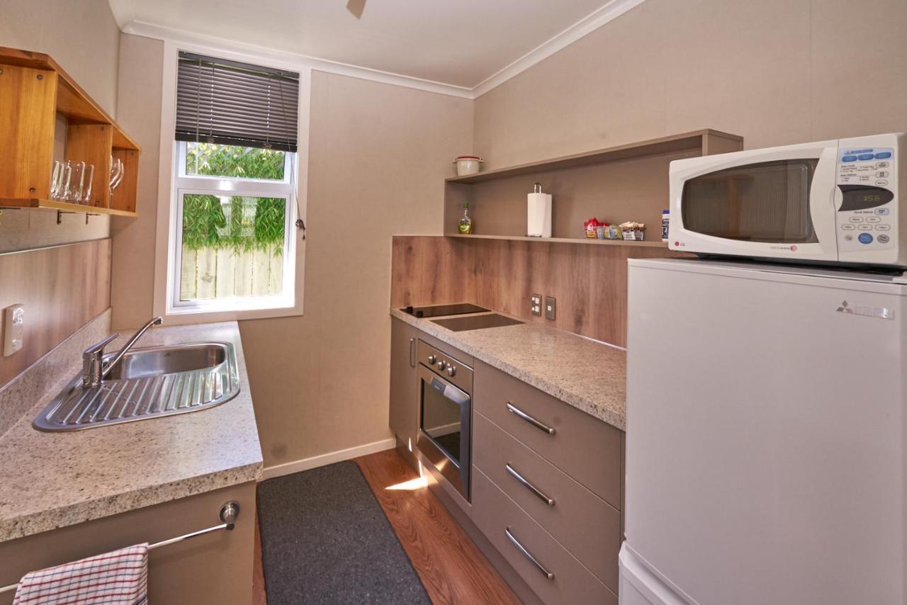 Accommodation Fiordland The Bach - One Bedroom Cottage At 226B Milford Road Те-Анау Экстерьер фото